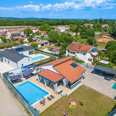 Villa Beauty With Heated Pool And Jacuzzi Kanfanar Extérieur photo