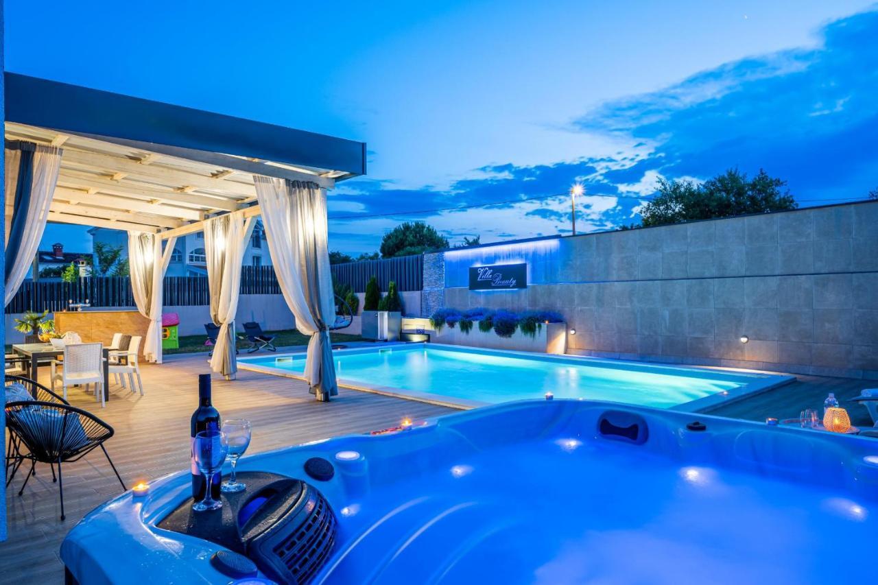 Villa Beauty With Heated Pool And Jacuzzi Kanfanar Extérieur photo