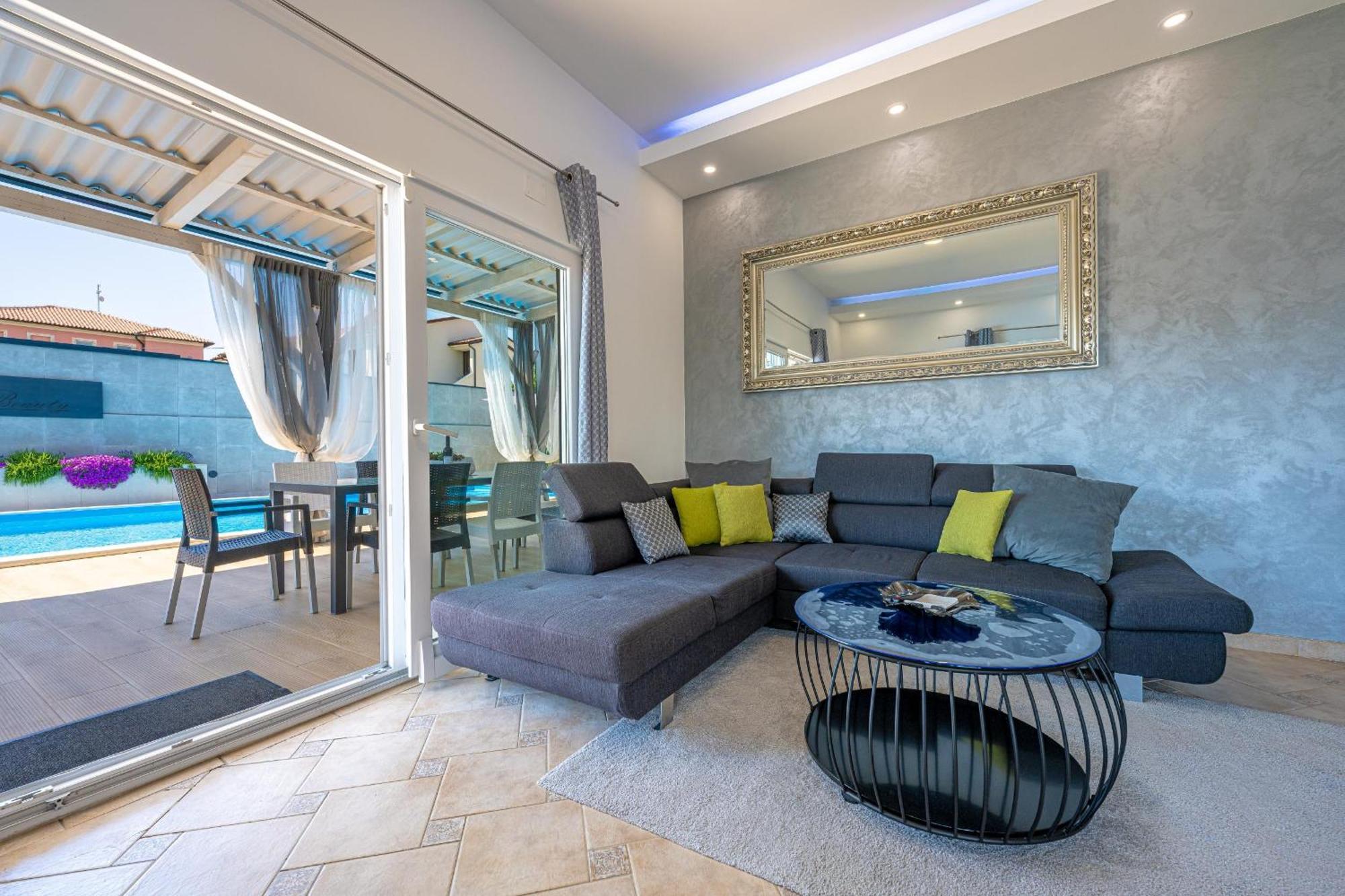 Villa Beauty With Heated Pool And Jacuzzi Kanfanar Extérieur photo