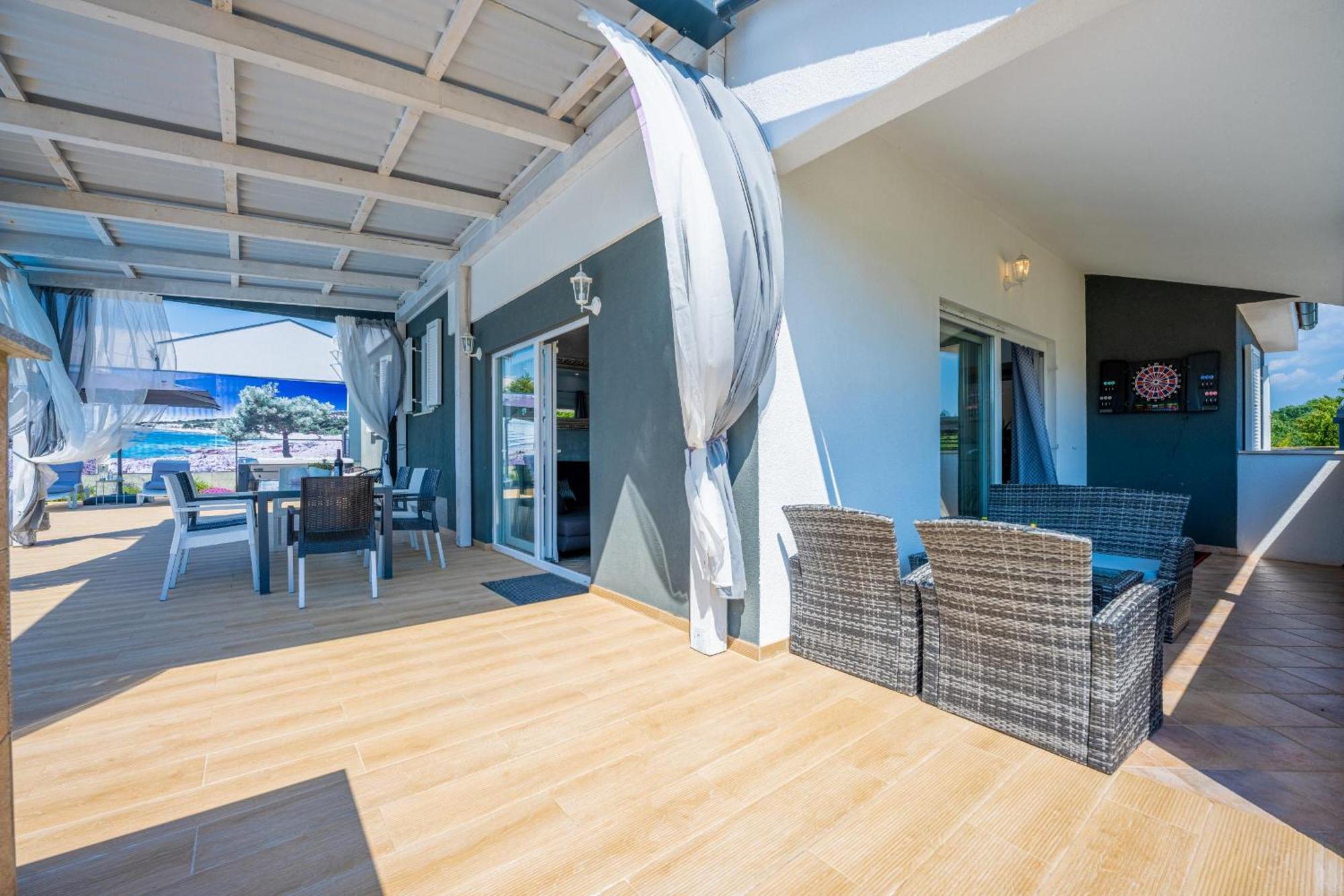 Villa Beauty With Heated Pool And Jacuzzi Kanfanar Extérieur photo