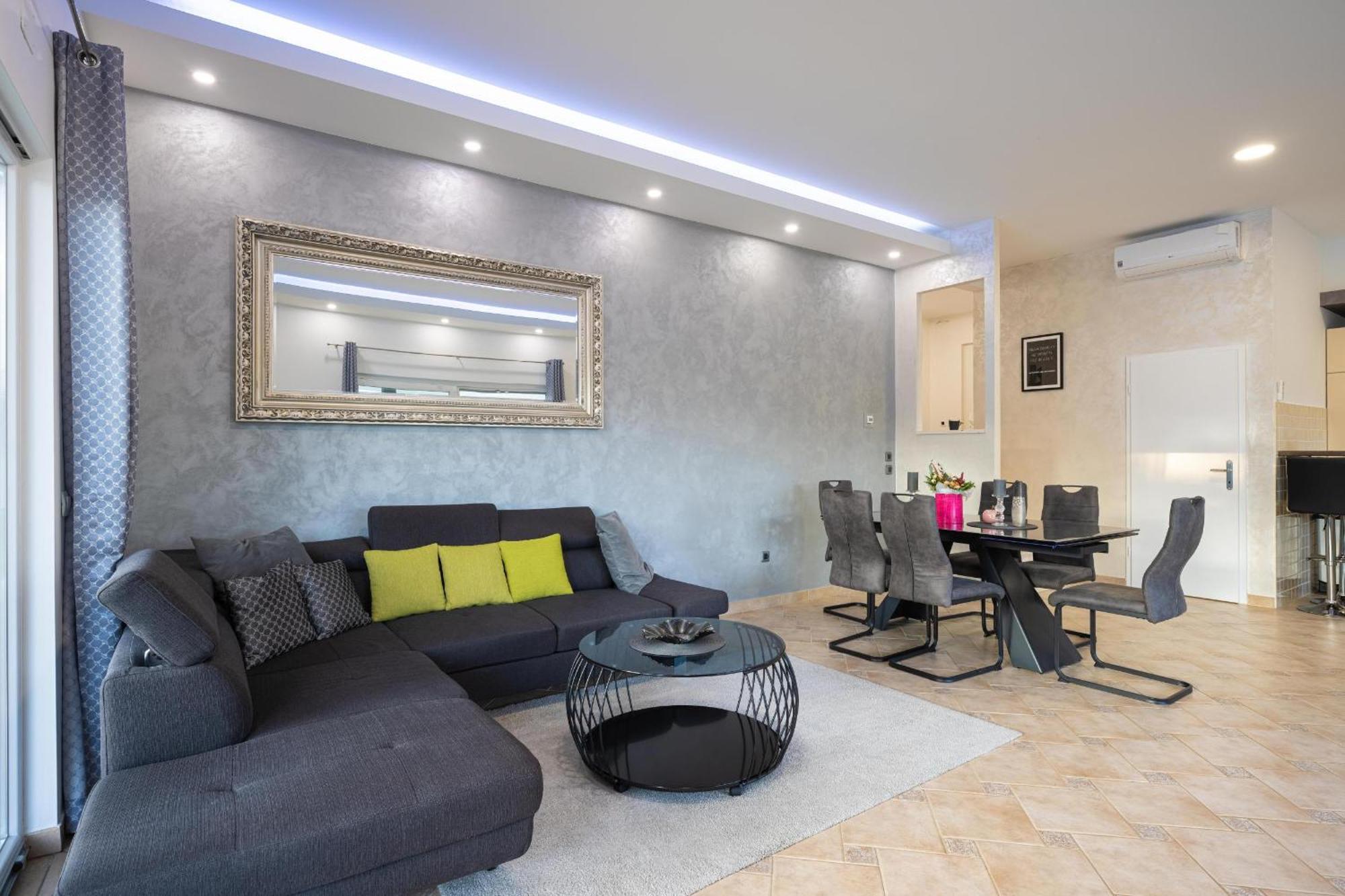 Villa Beauty With Heated Pool And Jacuzzi Kanfanar Extérieur photo