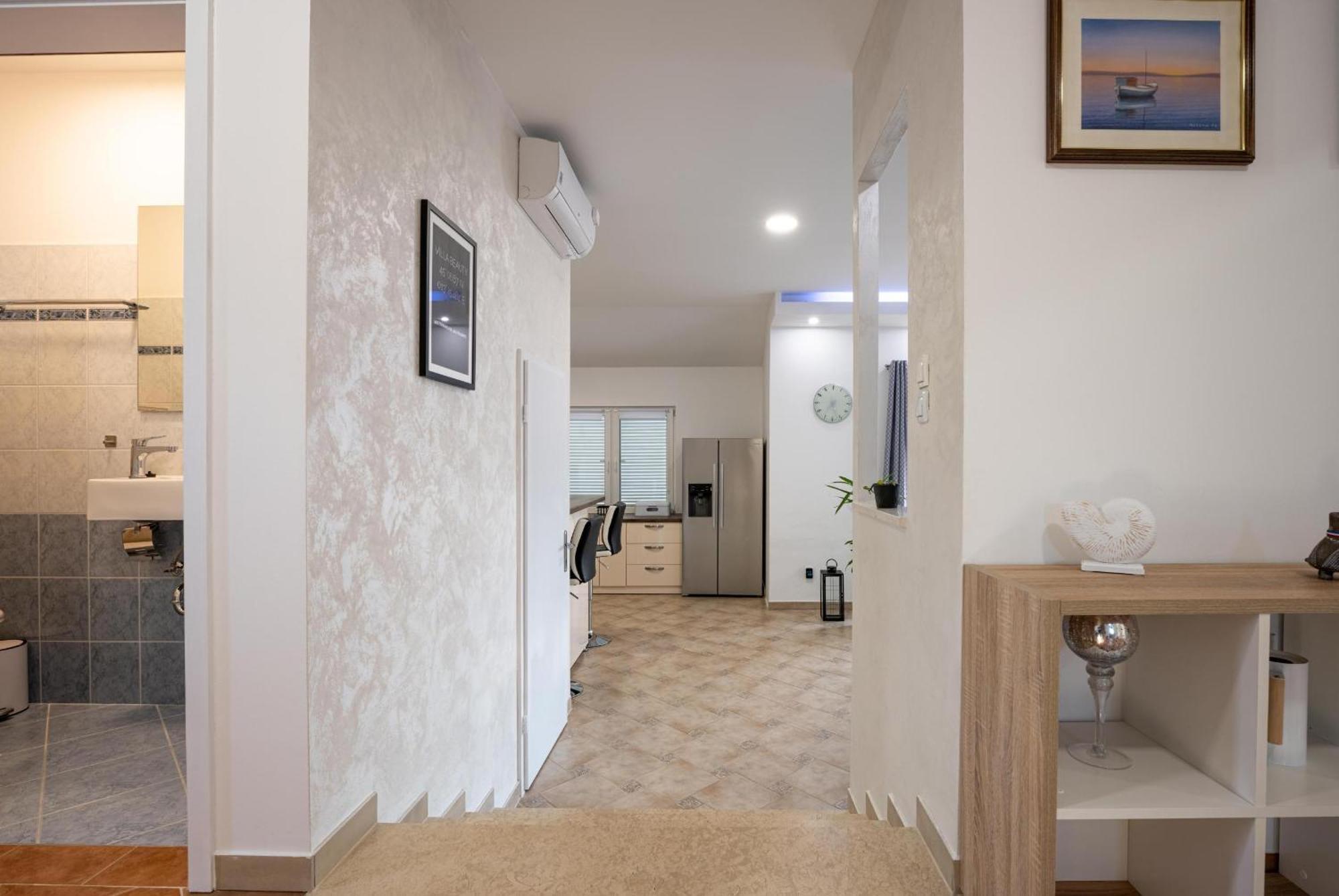 Villa Beauty With Heated Pool And Jacuzzi Kanfanar Extérieur photo