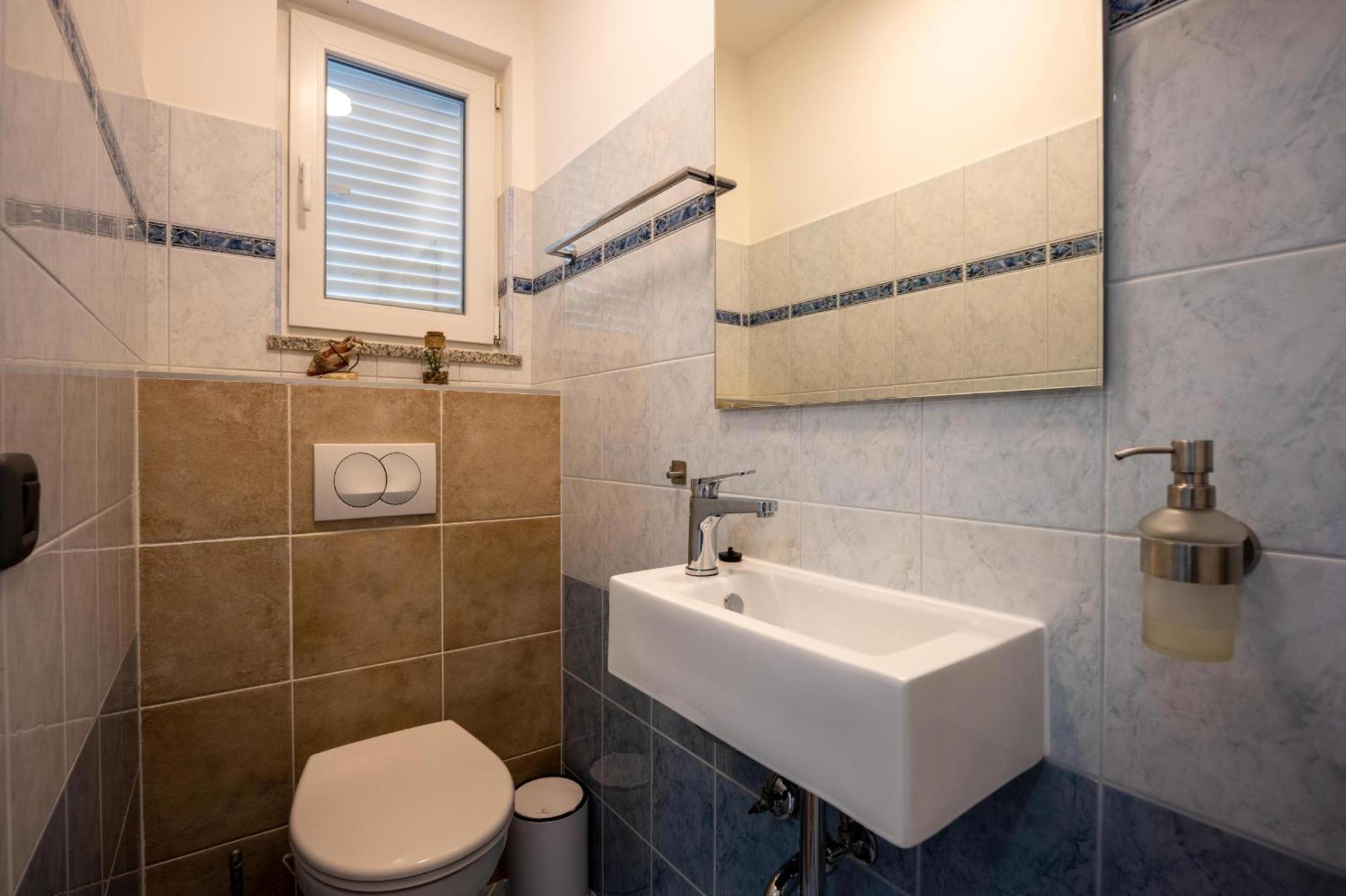 Villa Beauty With Heated Pool And Jacuzzi Kanfanar Extérieur photo