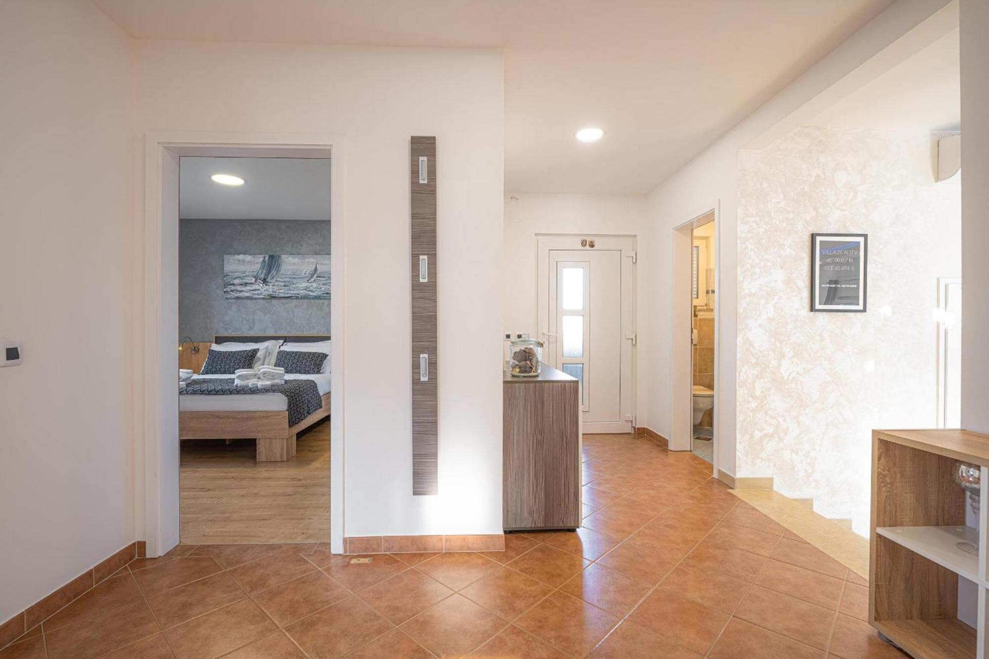 Villa Beauty With Heated Pool And Jacuzzi Kanfanar Extérieur photo