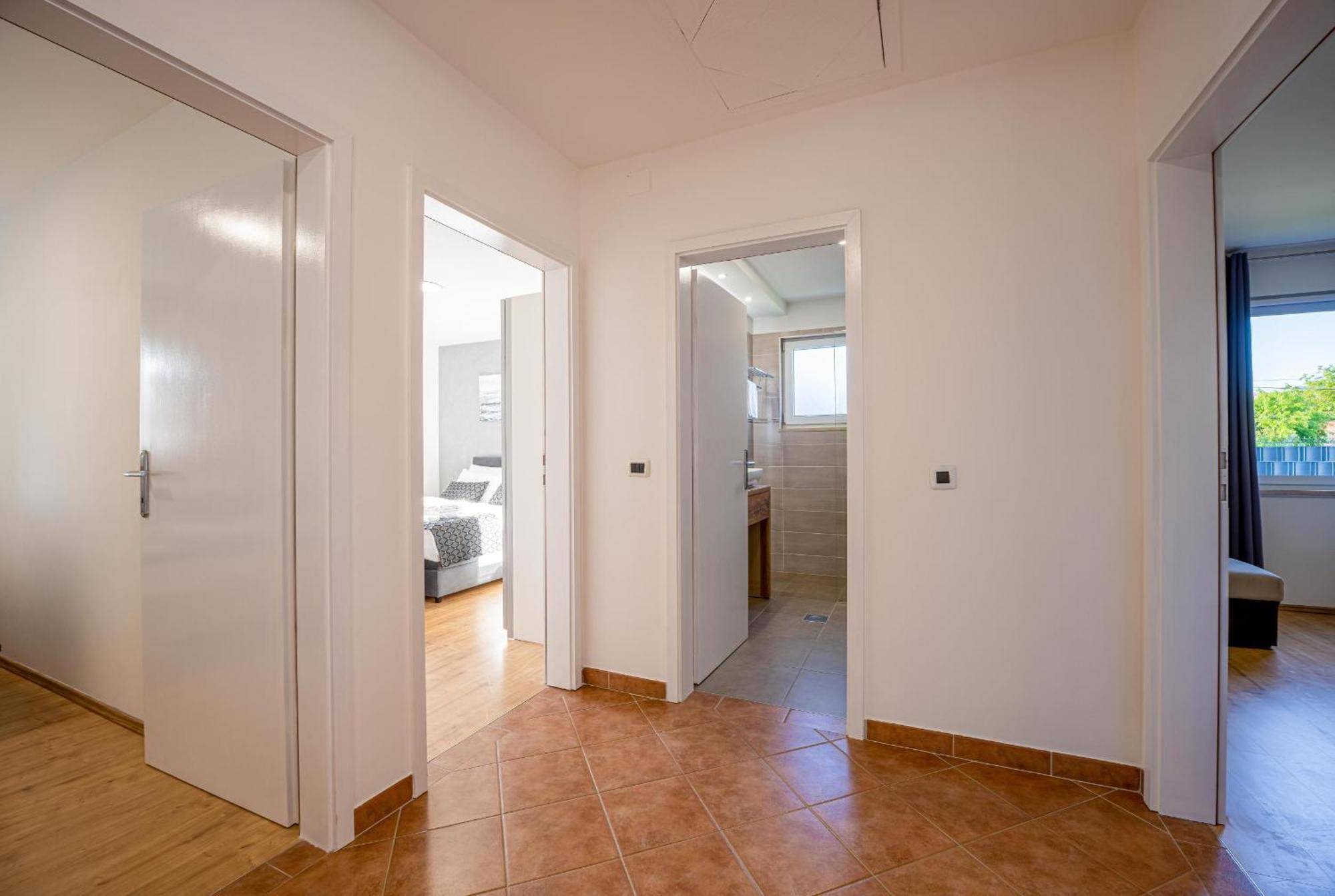 Villa Beauty With Heated Pool And Jacuzzi Kanfanar Extérieur photo