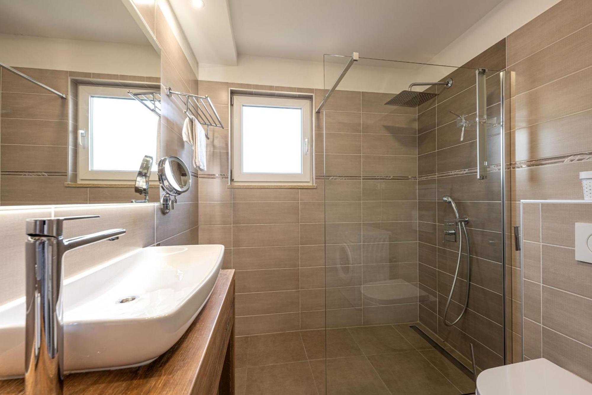 Villa Beauty With Heated Pool And Jacuzzi Kanfanar Extérieur photo