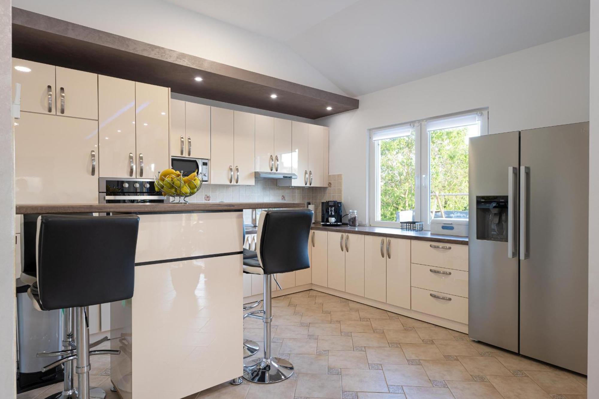 Villa Beauty With Heated Pool And Jacuzzi Kanfanar Extérieur photo