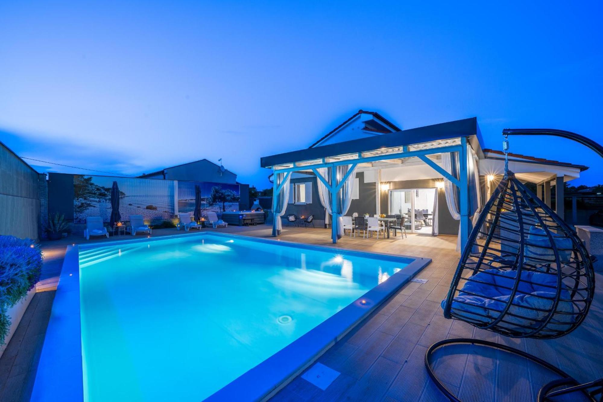 Villa Beauty With Heated Pool And Jacuzzi Kanfanar Extérieur photo